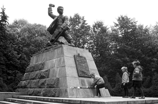 © Владимир Шуба/ТАСС Памятник Марату Казею в Минске