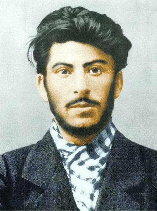 Молодой Сталин. Лично возглавлял налеты на банки