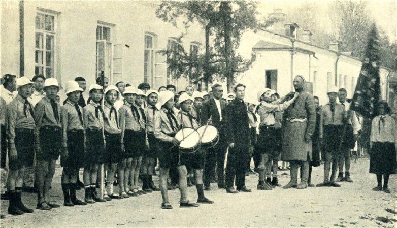 1920-е годы. Парад пионеров в Ташкенте.
