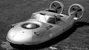 Советский «Летающий Автомобиль ГАЗ 16». Часть экспериментального проекта 60-х годов, попытка создать идеальное транспортное средство с повышенной проходимостью за счет воздушной подушки. (Фото: YouTube)