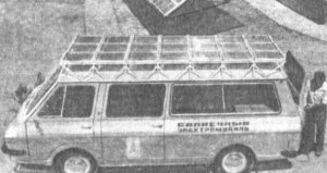 РАФ-2910 – судейский автомобиль, созданный специально для проведения Олимпиады – 80.был Этот электромобиль был оснащен дверями с обеих сторон, поворотным сиденьем, откидными столом и креслом, холодильником. Позже переделали в авто на солнечных батареях.