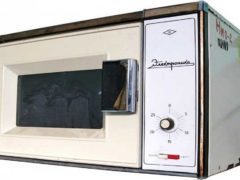 А вы знали об СВЧ-печах СССР? Это прототип первой микроволновой печи «Электроника», 1984 год. (Фото: YouTube)