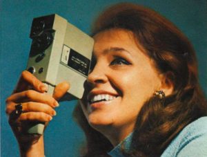 Одна из первых любительских кинокамер — «Аврора», 1980 год. (Фото: Public Domain)