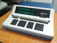 «Электроника С50» — программируемый компьютер-калькулятор, программы хранились на магнитофонных кассетах, 1977 год. (Фото: Сергей Фролов / leningrad.su)