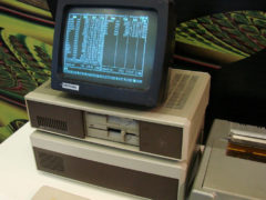 ЕС-1840 — первый советский аналог зарубежного компьютера IBM PC, поступивший в массовое производство (продано 7500 штук), 1986 год. (Фото: Сергей Фролов / leningrad.su)