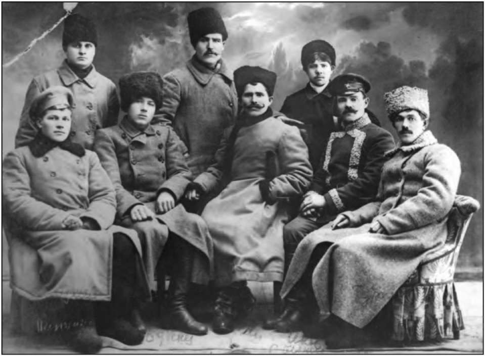 В. И. Чапаев в группе комсостава Красной гвардии. фото: wikipedia.org