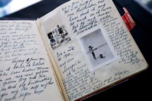 AP Photo/ Evert Elzinga Копия дневника в доме-музее Анны Франк в Амстердаме
