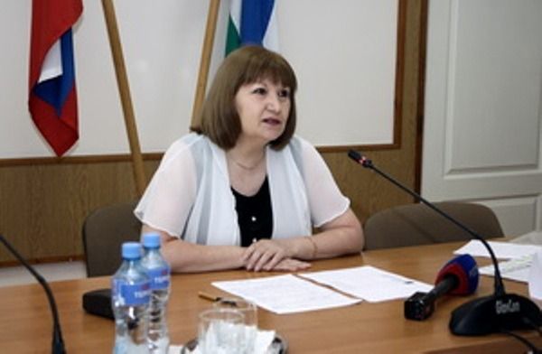 Министр образования и науки республики Нина Емузова