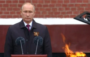 "Это история каждой семьи, часть нашей души". Путин поздравил россиян с Днём Победы