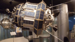 Макет советской автоматической межпланетной станции «Луна-3»
